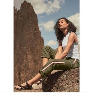 ATHLETA Summit Cargo Pants Olive Green Retro Stripe (486190} Size 0